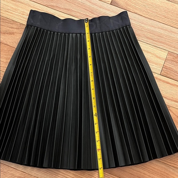 DKNY Pleated Black Faux Leather Skirt - Picture 9 of 11